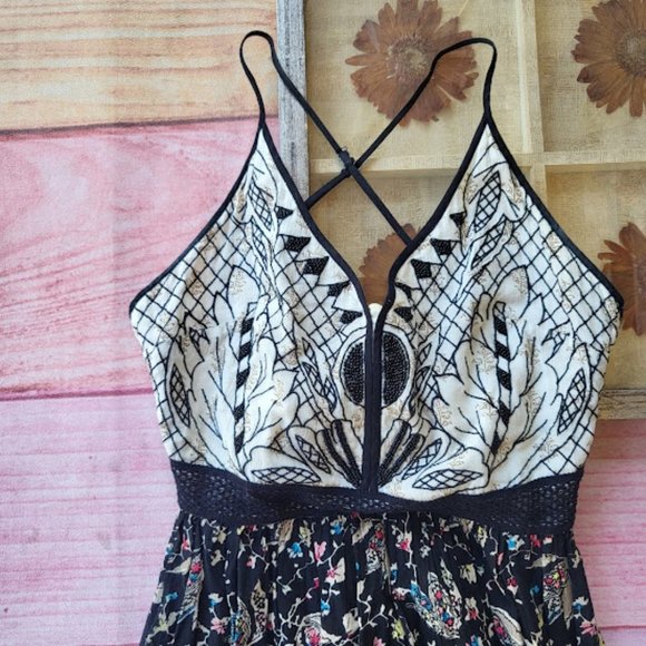 UO Ecote Floral Embroidered Criss Cross Strap A-line Boho Festival Midi Dress 4 - Picture 2 of 7